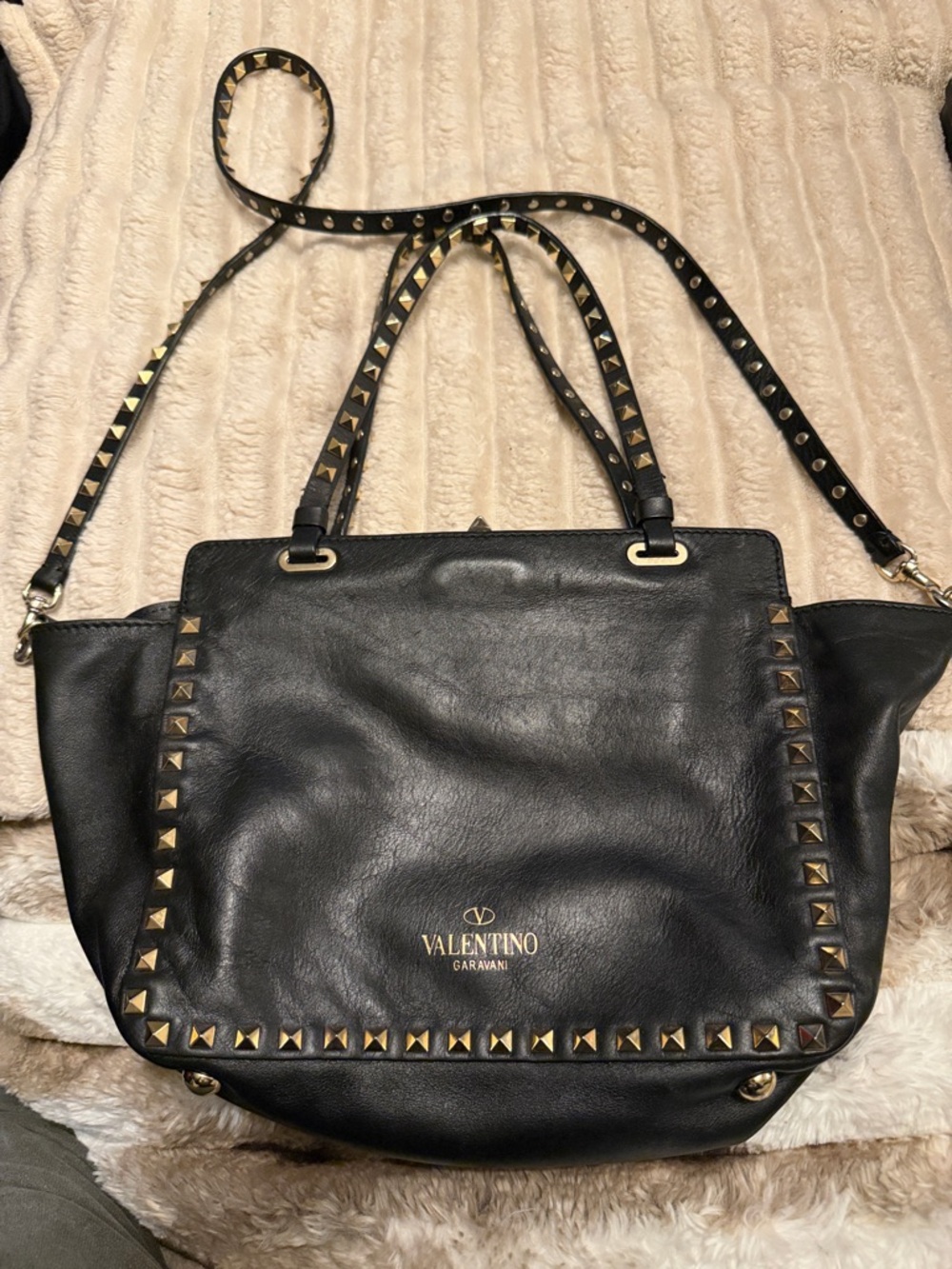 Valentino Garavani Pebbled Calfskin Small Rockstud Tote
